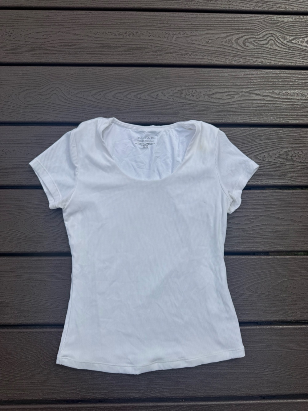 Tahari White Scoop Neck Short Sleeve Tee